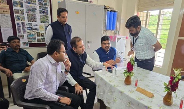 शिक्षा मंत्री गजेंद्र यादव ने गुजरात के विद्या समीक्षा केंद्र का किया निरीक्षण