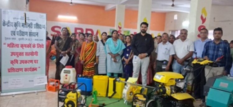 महिला कृषकों के लिये उपयुक्त सहयोगी कृषि उपकरण पर प्रशिक्षण कार्यक्रम सम्पन्न