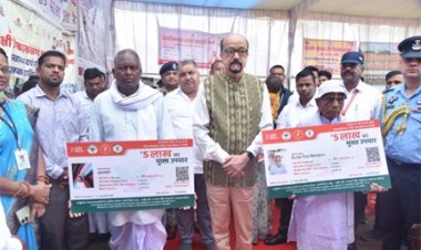 राज्यपाल रमेन डेका ने पीएम आवास योजना के हितग्राहियों को किया सम्मानित