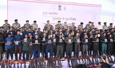 छत्तीसगढ़ के जगदलपुर में 210 माओवादियों ने किया सरेंडर