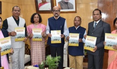 राज्यपाल डेका को लोक सेवा आयोग की अध्यक्ष सुश्री शांडिल्य ने वार्षिक प्रतिवेदन सौंपा