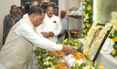 मुख्यमंत्री विष्णु देव साय ने पूर्व विधानसभा उपाध्यक्ष स्वर्गीय बनवारी लाल अग्रवाल को दी श्रद्धांजलि