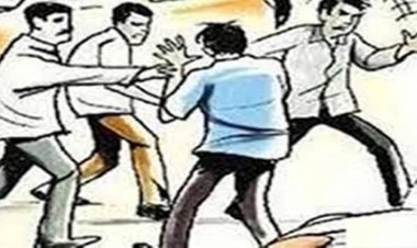 चोरी करने के आरोप में किशोर के साथ मारपीट