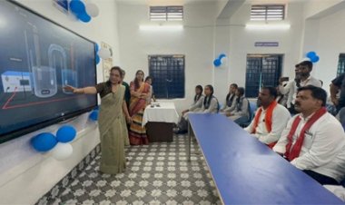 बच्चों के संग विद्यार्थी बने उपमुख्यमंत्री  विजय शर्मा