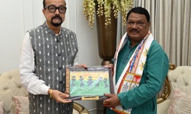 राज्यपाल रमेन डेका से जनजातीय मामलों के केन्द्रीय मंत्री ओराम नेे सौजन्य भेंट की