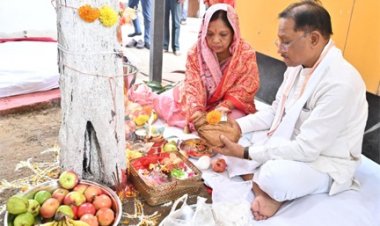 आंवला नवमी पर मुख्यमंत्री ने आंवला वृक्ष की पूजा कर प्रदेशवासियों के सुख-समृद्धि की कामना की