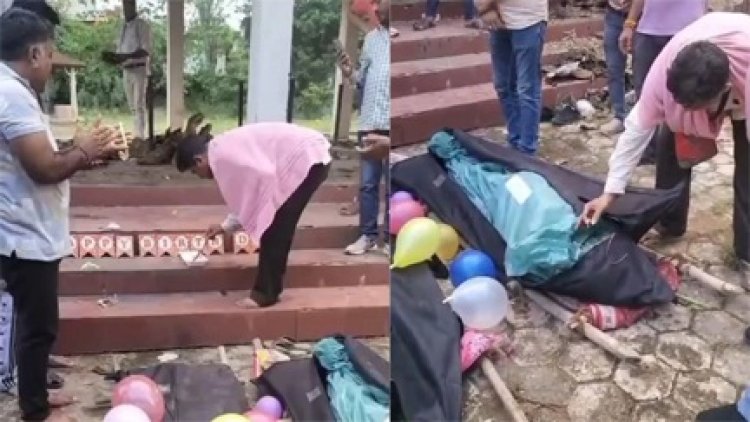 पिता ने दिल पर पत्थर रखकर बेटी की चिता पर काटा केक