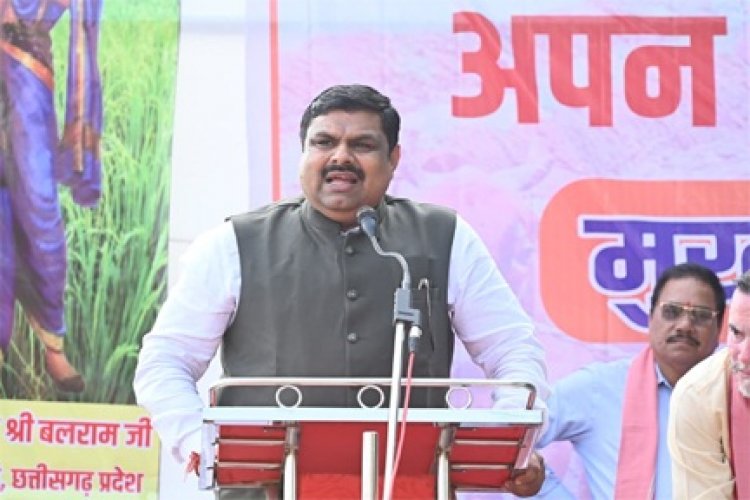 हम सभी एक किसान परिवार के हैं आपकी समस्याओं के हल के लिए हम प्रतिबद्ध: मंत्री गजेंद्र यादव