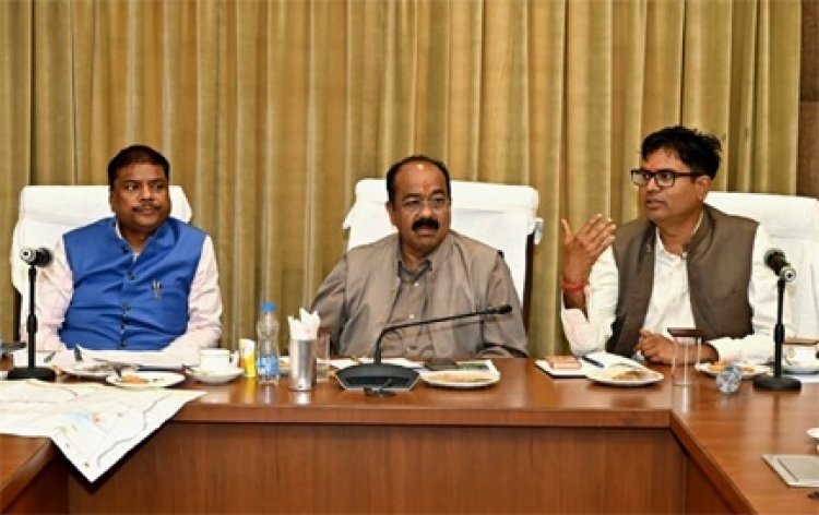 उप मुख्यमंत्री अरुण साव ने वन एवं पर्यावरण मंत्री केदार कश्यप और वित्त मंत्री ओ.पी. चौधरी के साथ राज्योत्सव व प्रधानमंत्री के नवा रायपुर प्रवास की तैयारियों की समीक्षा की