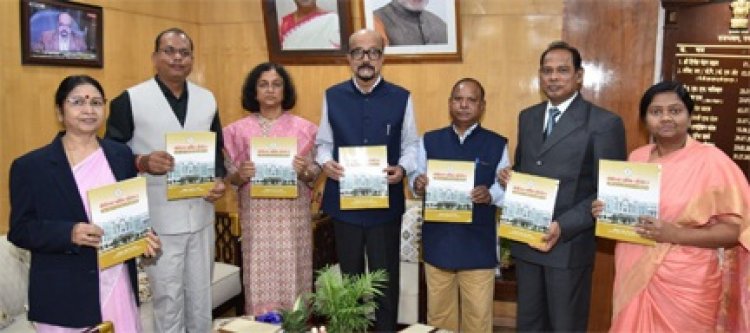 राज्यपाल डेका को लोक सेवा आयोग की अध्यक्ष सुश्री शांडिल्य ने वार्षिक प्रतिवेदन सौंपा