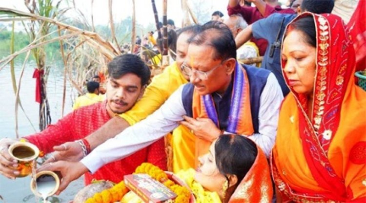 मुख्यमंत्री साय ने कुनकुरी छठ घाट में सूर्य को दिया अर्घ्य:प्रदेश के सुख, समृद्धि और खुशहाली की कामना की