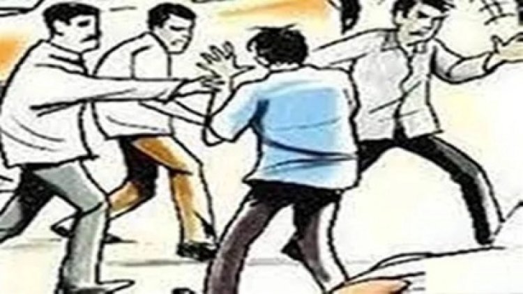 चोरी करने के आरोप में किशोर के साथ मारपीट