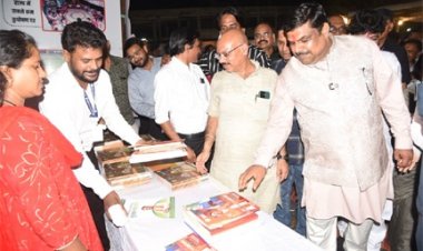 रजत जयंती महोत्सव 2025 : स्कूल शिक्षा मंत्री यादव ने किया स्टॉलों का अवलोकन, योजनाओं की सराहना की