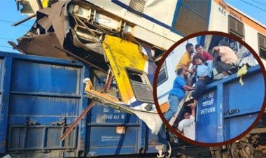 मालगाड़ी के ऊपर चढ़ी लोकल ट्रेन, 6 लोगों की मौत