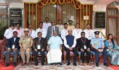 उप राष्ट्रपति ने राजभवन परिवार के साथ कराई फोटोग्राफी