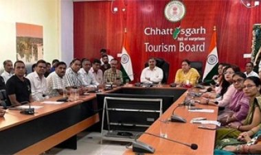 राष्ट्रगीत वंदे मातरम के 150 वर्ष पूर्ण होने पर छत्तीसगढ़ पर्यटन मंडल में देशभक्तिमय हुआ वातावरण, राष्ट्रगीत का हुआ सामूहिक गायन