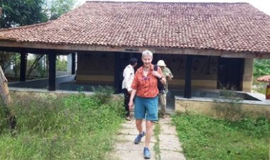 बेल्जियम के पर्यटक धनकुल एथनिक रिजॉर्ट पहुंचे, बस्तर की जनजातीय संस्कृति देख हुए अभिभूत