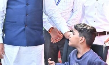 पैरों से चित्र उकेरने वाली पूनम बिटिया के जीवन में मुख्यमंत्री ने भरी नई उम्मीद- अब विशेष विद्यालय में मिलेगा शिक्षण और छात्रवृत्ति