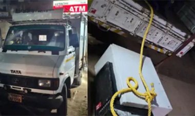 छत्तीसगढ़ में मेटाडोर चोरी कर उखाड़ ले गए ATM