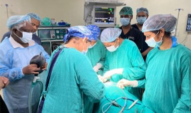 रायगढ़ मेडिकल कॉलेज में डेढ़ दशक से गले की बढ़ती गांठ से परेशान महिला का सफल ऑपरेशन