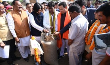 जिले मे आज से धान खरीदी शुरू, झालखम्हरिया केंद्र में कैबिनेट मंत्री खुशवंत साहेब एवं विधायक द्वय योगेश्वर राजू सिन्हा, एवं संपत अग्रवाल की उपस्थिति में हुआ शुभारंभ