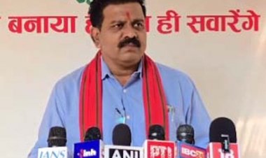 मुख्यधारा में लौटे नक्सली जेल में मिले अपने परिजनों से