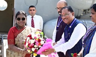 राष्ट्रपति द्रौपदी मुर्मु सरगुजा में जनजातीय गौरव दिवस समारोह में हुईं शामिल