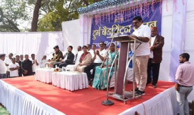 अत्याधुनिक इंडोर बैडमिंटन कोर्ट का किया शिक्षा मंत्री यादव ने लोकार्पण