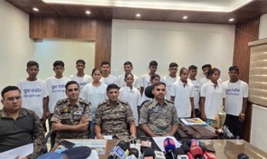 हिड़मा के साथियों समेत 15 माओवादी सुकमा में सरेंडर