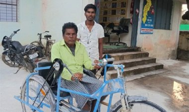 छत्तीसगढ़ सरकार की संवेदनशील पहल से दिव्यांगजनों को तत्काल मिल रही ट्रायसायकल एवं बैसाखी