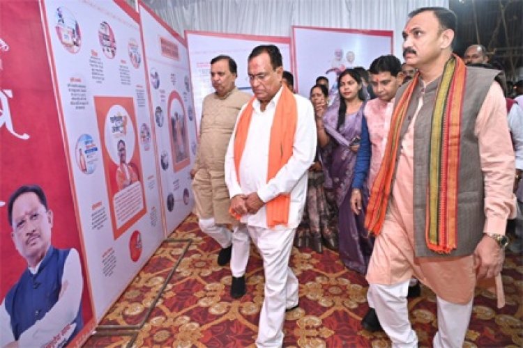 छायाचित्र प्रदर्शनी ने लोगों को किया आकृष्ट,कैबिनेट मंत्री सहित जनप्रतिनिधियों ने किया अवलोकन व खिंचवाई सामूहिक फोटो