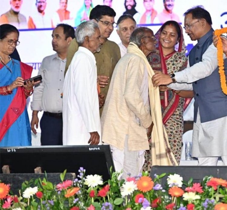 वरिष्ठ नागरिकों के सम्मान, सुरक्षा और कल्याण के लिए प्रतिबद्ध - छत्तीसगढ़ का आदर्श मॉडल