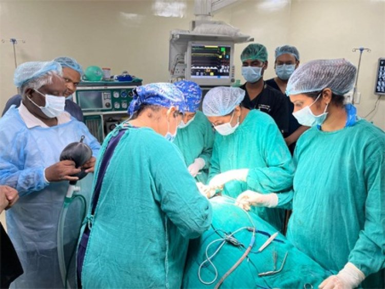 रायगढ़ मेडिकल कॉलेज में डेढ़ दशक से गले की बढ़ती गांठ से परेशान महिला का सफल ऑपरेशन