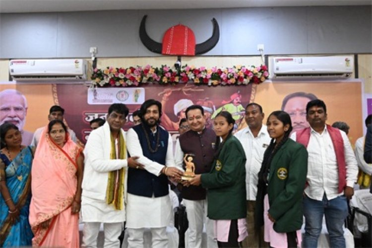 भगवान बिरसा मुंडा की 150वीं जयंती पर महासमुंद में जनजातीय गौरव दिवस का भव्य आयोजन