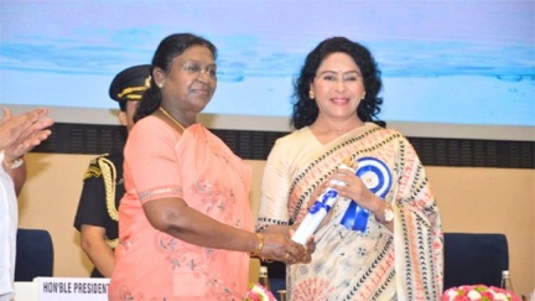 राष्ट्रपति ने बालोद जिला कलेक्टर को किया सम्मानित