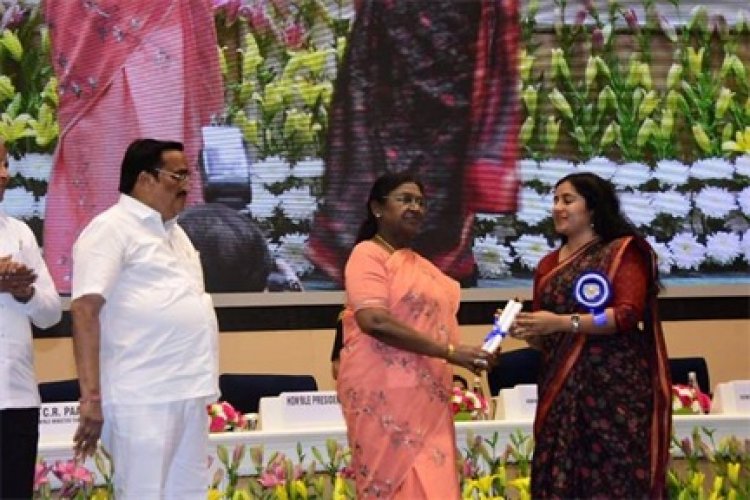जल संचय के क्षेत्र में श्रेष्ठ पहल के लिए गुना नगरीय निकाय को राष्ट्रपति द्रौपदी मुर्मू ने किया सम्मानित