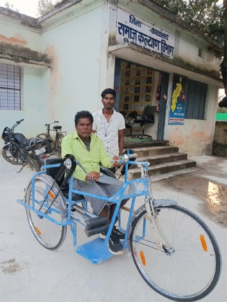 छत्तीसगढ़ सरकार की संवेदनशील पहल से दिव्यांगजनों को तत्काल मिल रही ट्रायसायकल एवं बैसाखी