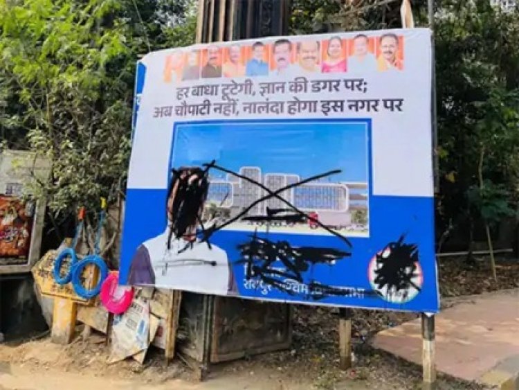 रायपुर में मूणत के पोस्टर पर कालिख पोतने पर FIR