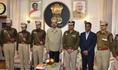 आम जनता के साथ पुलिस संवेदनशीलता के साथ बर्ताव करें - राज्यपाल डेका