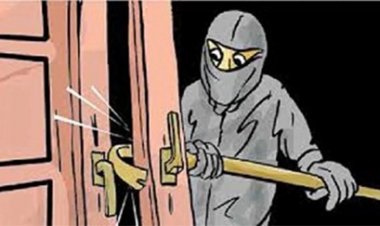 भूखे चोर ने पहले खाया खाना, फिर तीन लाख के जेवरात लेकर फरार