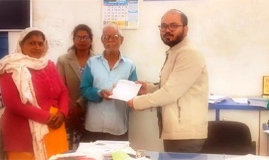 महिला समूह की सदस्य के परिजन को पीएम जीवन ज्योति बीमा योजना से मिला दो लाख रुपये का लाभ