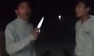 चाकू की नोक पर एक युवक से पैर छूकर माफी मंगवाई