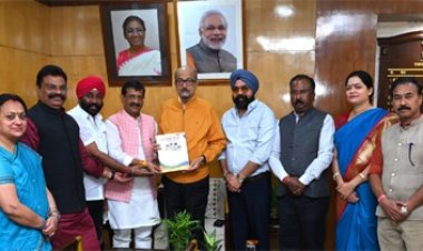 राज्यपाल रमेन डेका को स्वदेशी मेले के लिए न्यौता