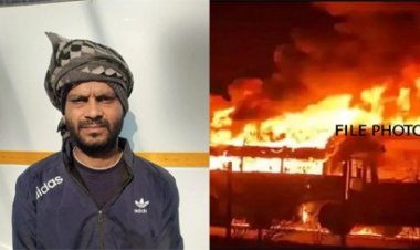 कंजूसी से नाराज खलासी ने बस में लगाई आग