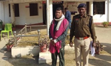 कलेक्टर ऑफिस में मिला 'फर्जी' जवान, महिला को लगाया दो लाख रुपये का चूना