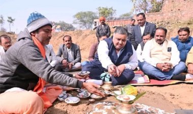 राज्य सरकार की जनकल्याणकारी नीतियों को धरातल पर उतारने के संकल्प के साथ कैबिनेट मंत्री राजेश अग्रवाल ने खैरबार और जुनाडीह में बहुप्रतीक्षित विकास कार्यों का किया भूमिपूजन
