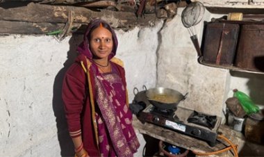 स्वच्छ रसोई, स्वस्थ परिवार: प्रधानमंत्री उज्ज्वला योजना का असर : मुंगेली के पूनम और बबीता को मिला गैस कनेक्शन, धुएँ से मिली मुक्ति
