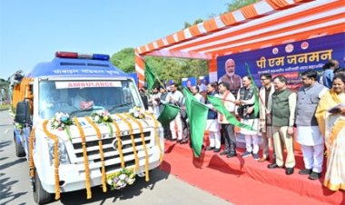 दूरस्थ आदिवासी अंचलों को स्वास्थ्य की नई राह — मुख्यमंत्री साय ने 57 मोबाइल मेडिकल यूनिट वाहनों को दिखाई हरी झंडी