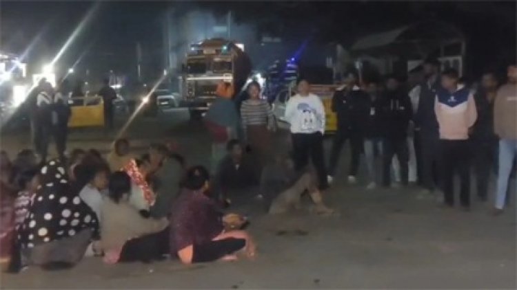 सीतापुर में गुंडागर्दी के खिलाफ रात भर संग्राम