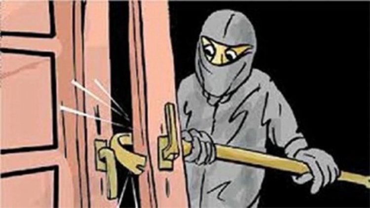 भूखे चोर ने पहले खाया खाना, फिर तीन लाख के जेवरात लेकर फरार